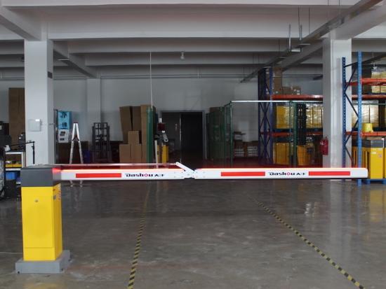 Folding Arm Barrier Gate