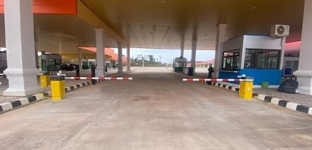 0.9s Barriers at Boarder Station